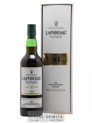 Laphroaig 30 years Of. Book 2 Malt Building an Icon The Ian Hunter Story ---- - Lot de 1 Bottle