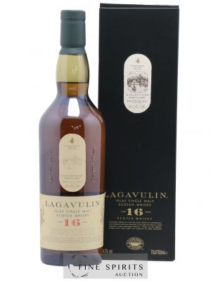 Lagavulin 16 years Of. (70cl.) 